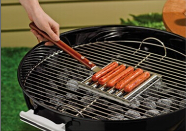 Rolling Hot dog grill tool with handle